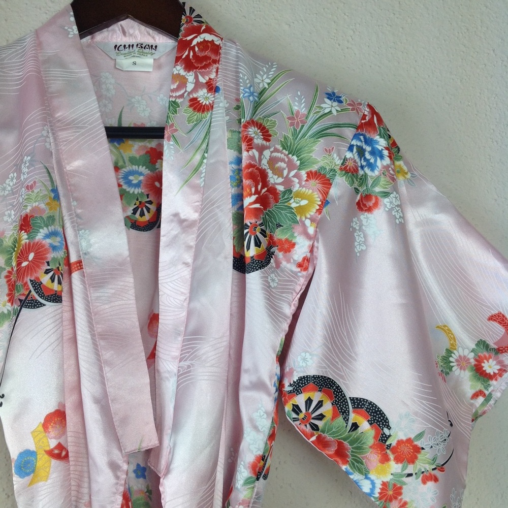 Ichi Ban Japanese Short Floral Happi Coat